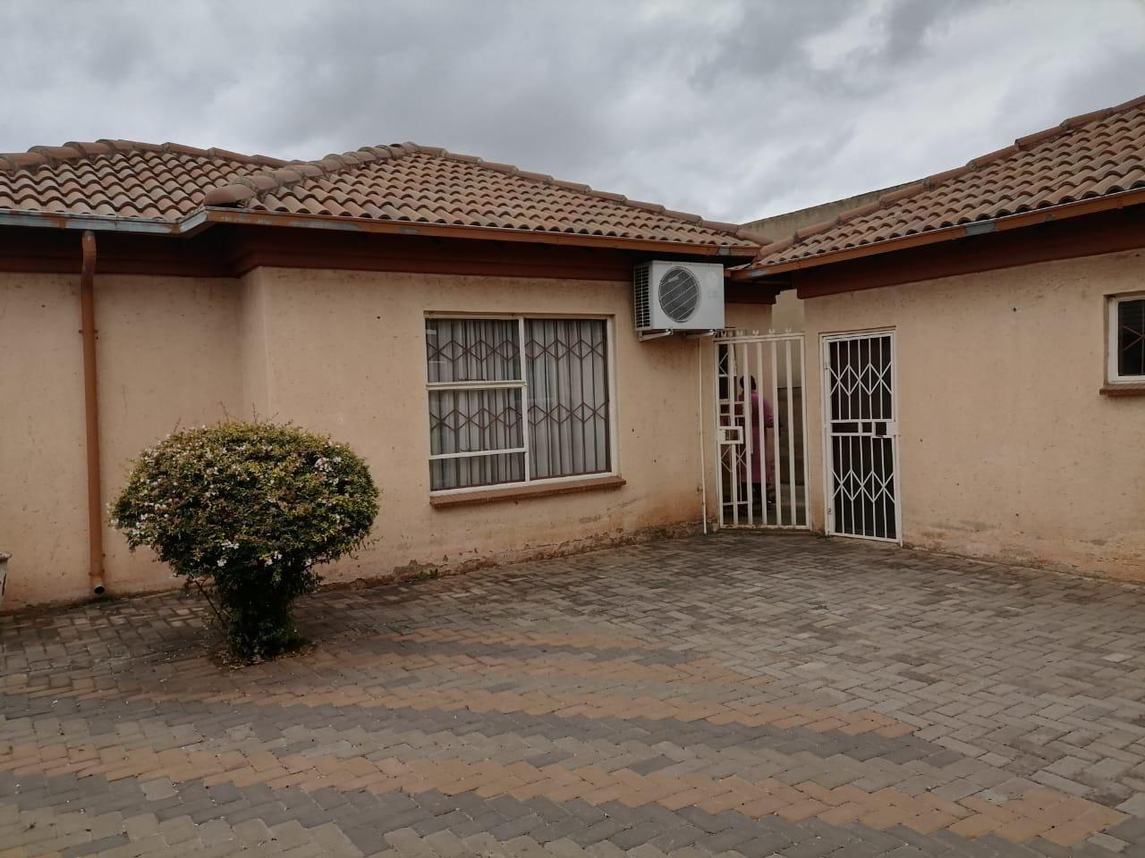 3 Bedroom House to rent in Clayville P24112482276