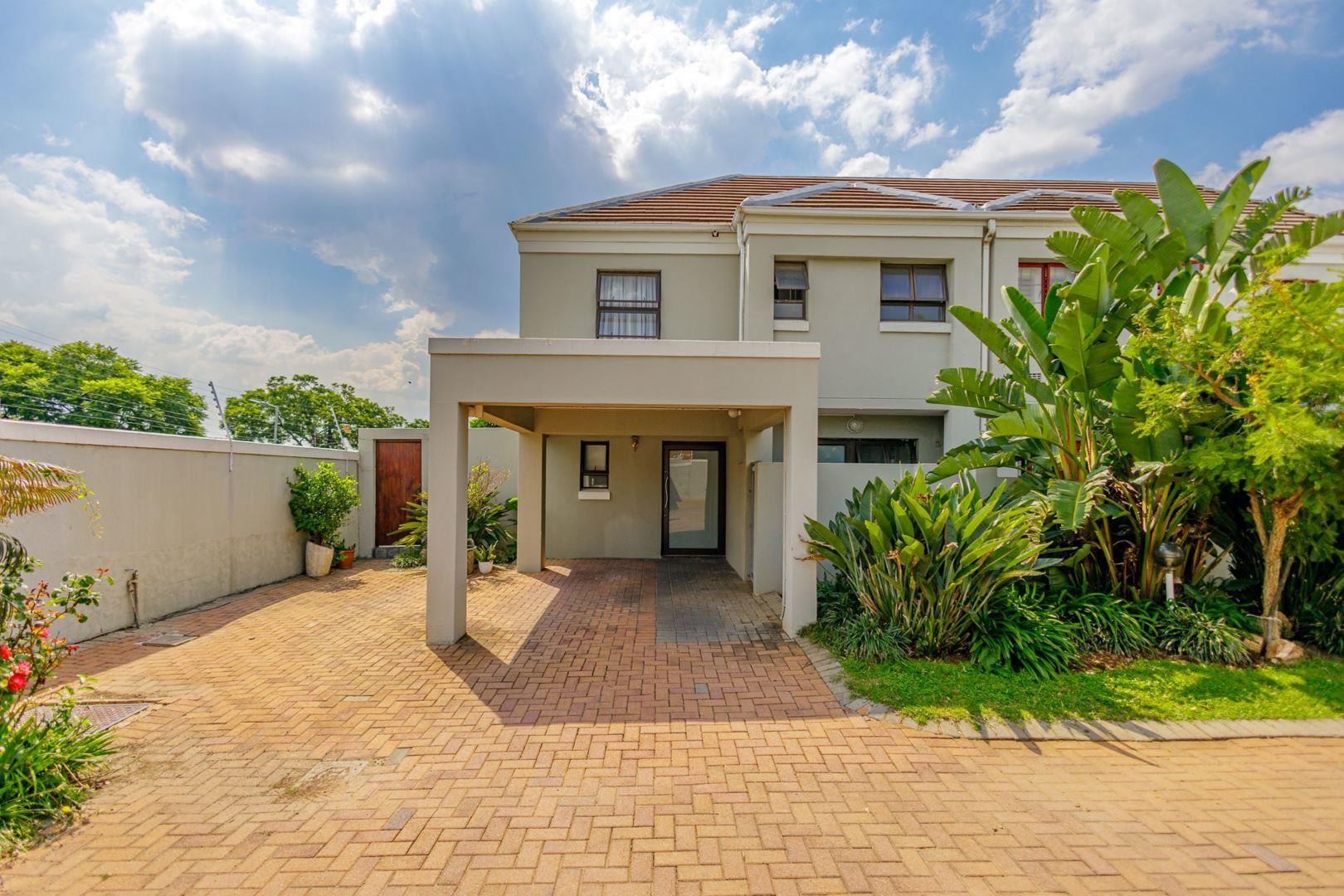 Greenside, Johannesburg Property Townhouses for sale in Greenside
