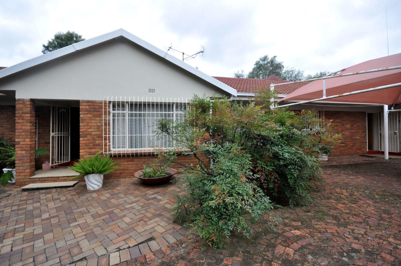 5 Bedroom House for sale in Three Rivers East P24112483942