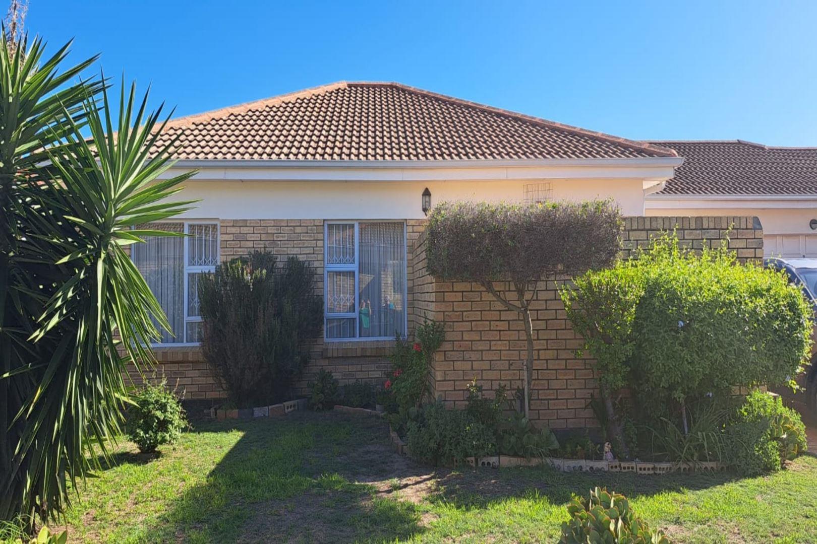 2 Bedroom House for sale in Welgelegen P24112484304