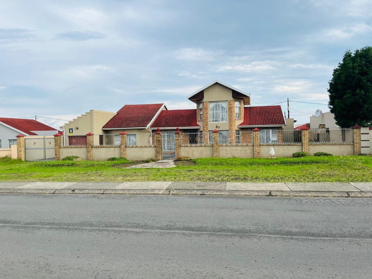 4 Bedroom House for sale in Mdantsane Nu 17 P24112485047