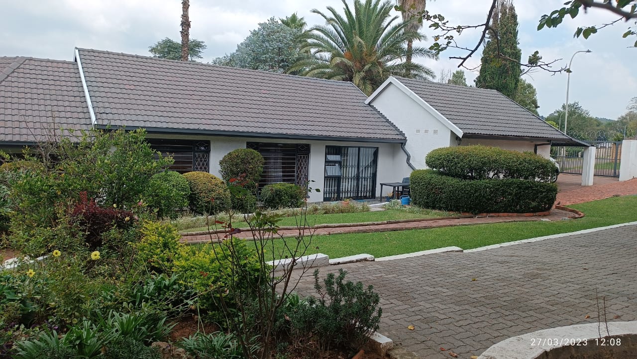 3 Bedroom House for sale in Lombardy West P24112489023