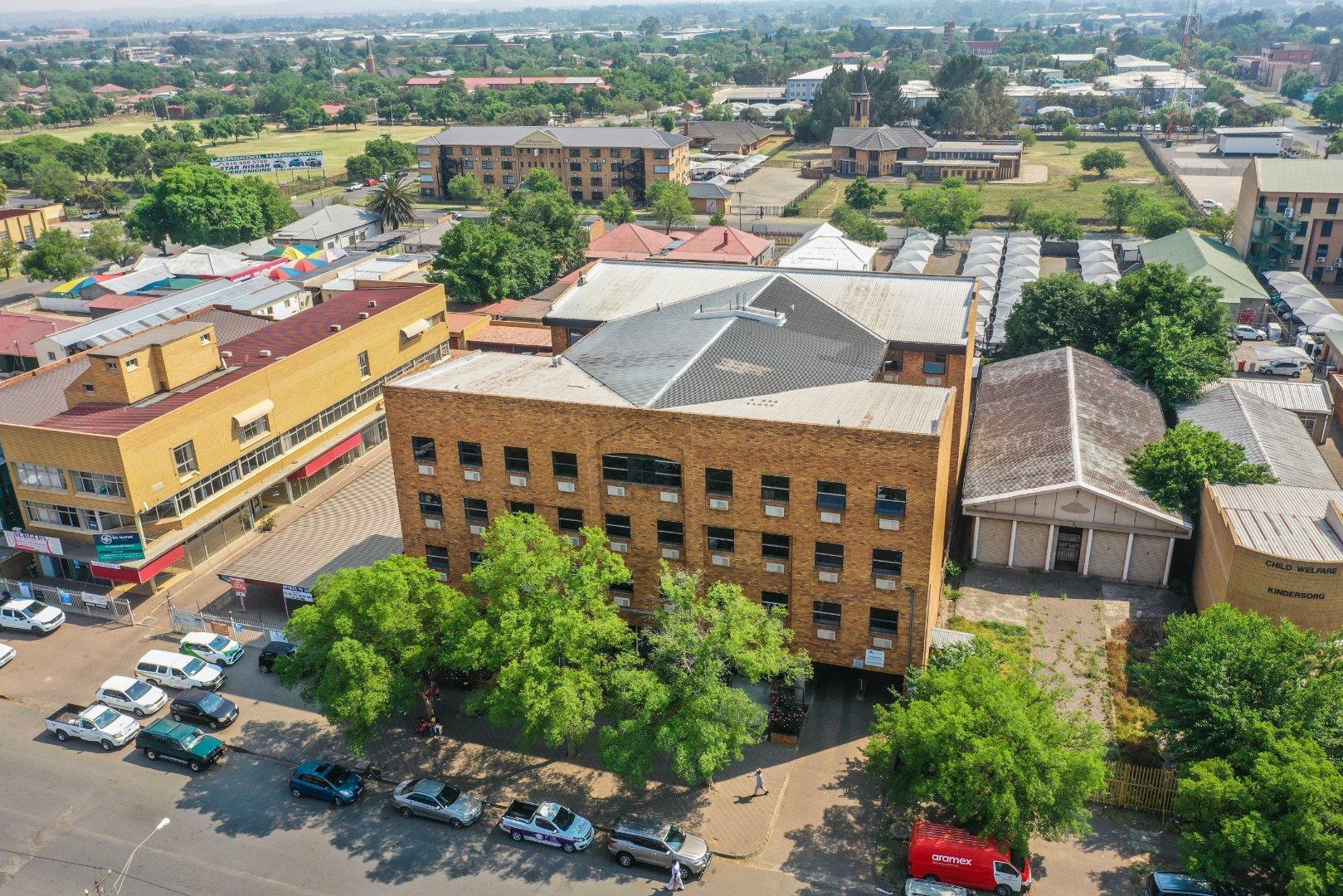 Commercial property to rent in Vereeniging Central 36 Merriman Avenue