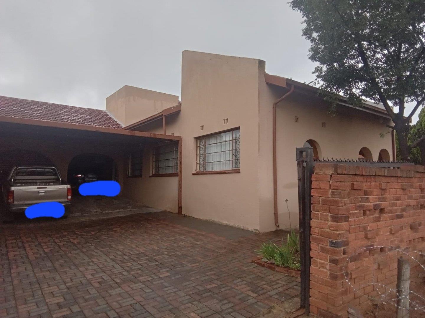 3 Bedroom House for sale in Kagiso P24112491855
