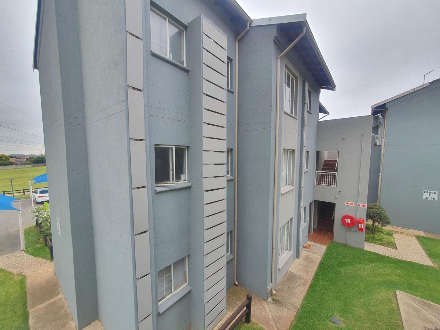 3 Bedroom Apartment / flat for sale in Parkhaven P24114701897