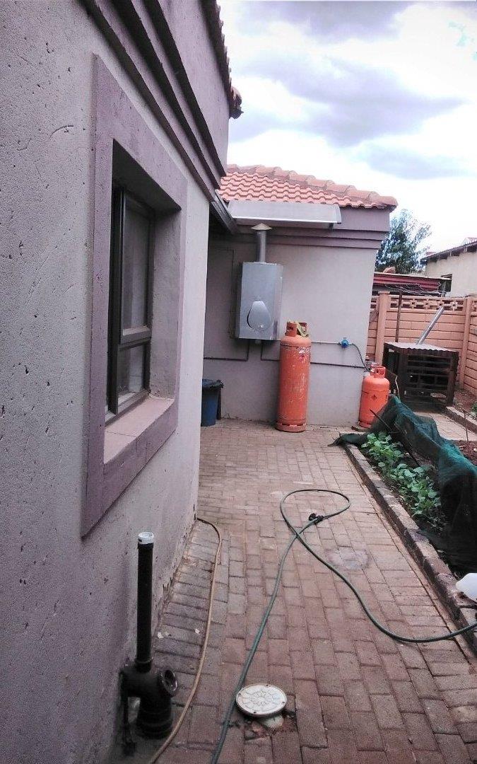 3 Bedroom House for sale in Sebokeng Zone 12 P24112492930