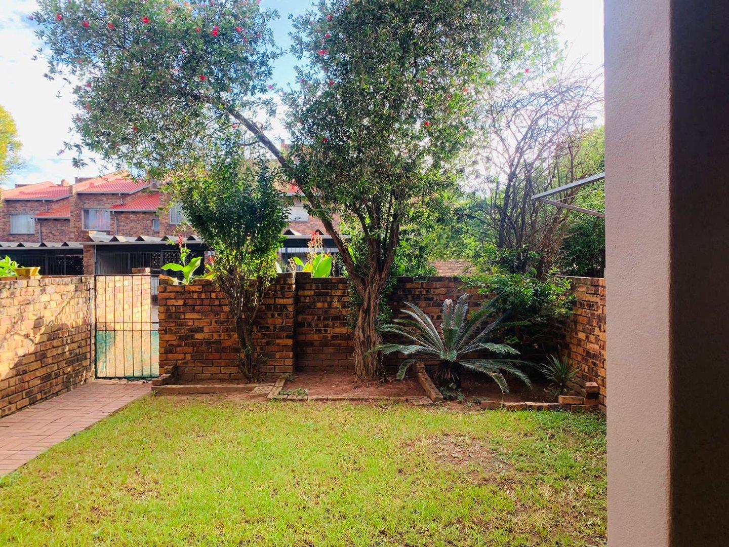 3 Bedroom Townhouse for sale in Crystal Park P24112699553