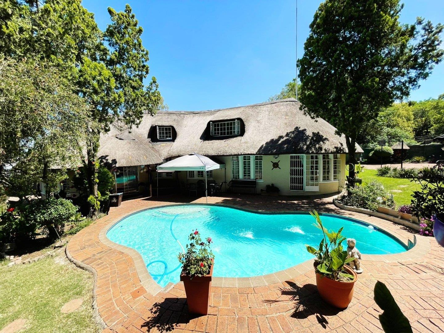 6 Bedroom House for sale in Buccleuch P24112494821