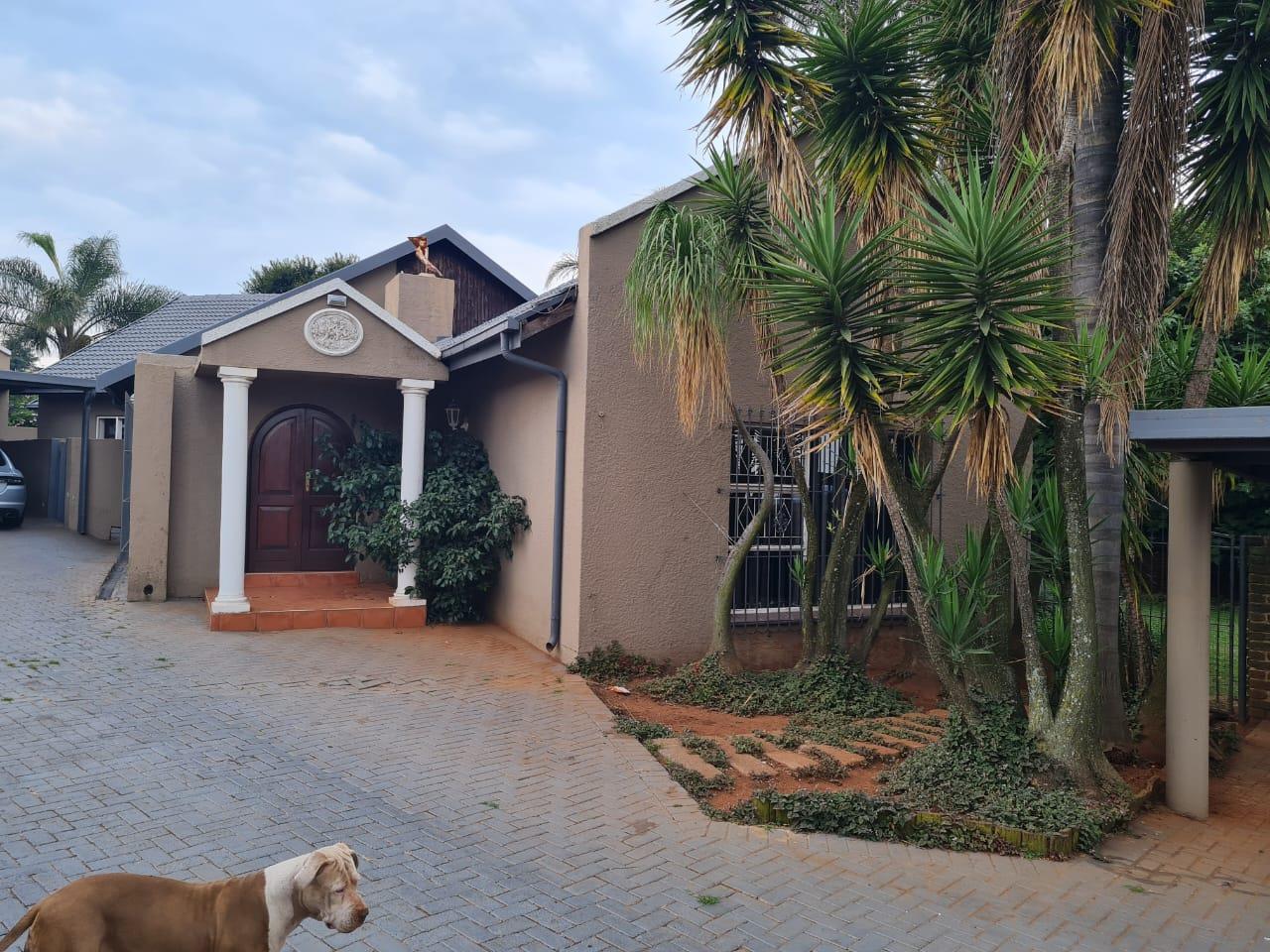 5 Bedroom House to rent in Constantia Kloof 16 Heroldt Street P24