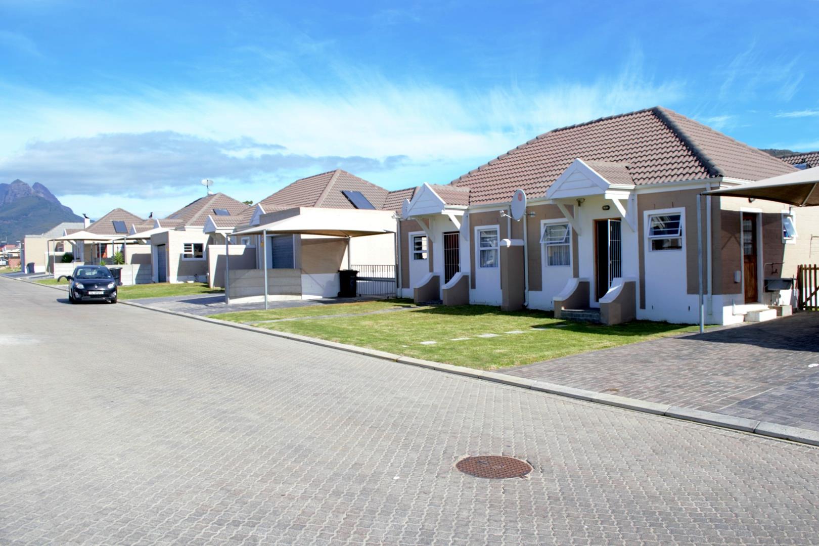 2 Bedroom Townhouse for sale in Klapmuts 9 De Clapmuts Street P24