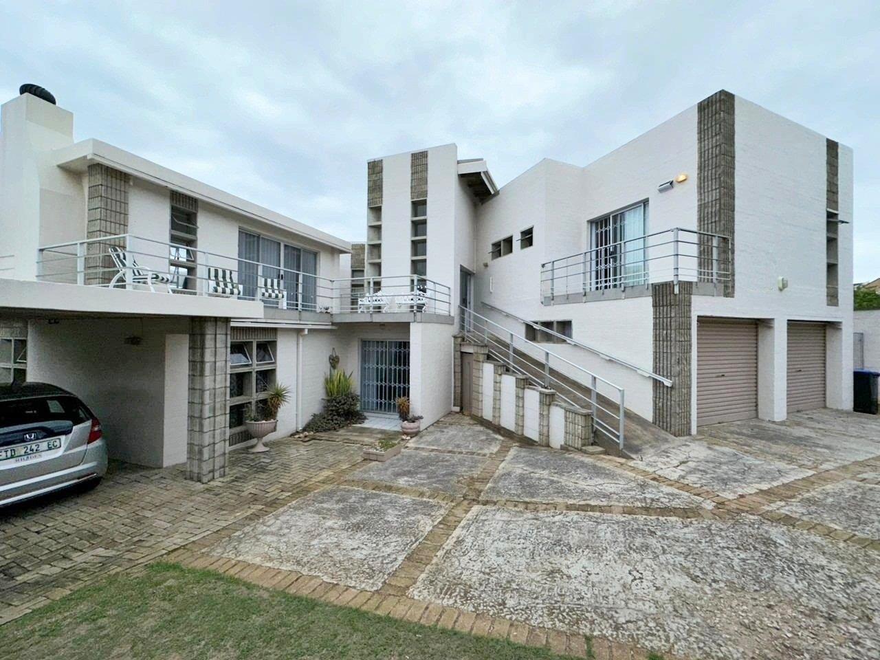 3 Bedroom House for sale in Wavecrest P24112497025