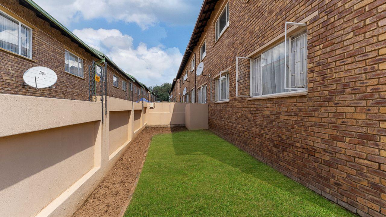 3 Bedroom Townhouse for sale in Terenure P24112497606