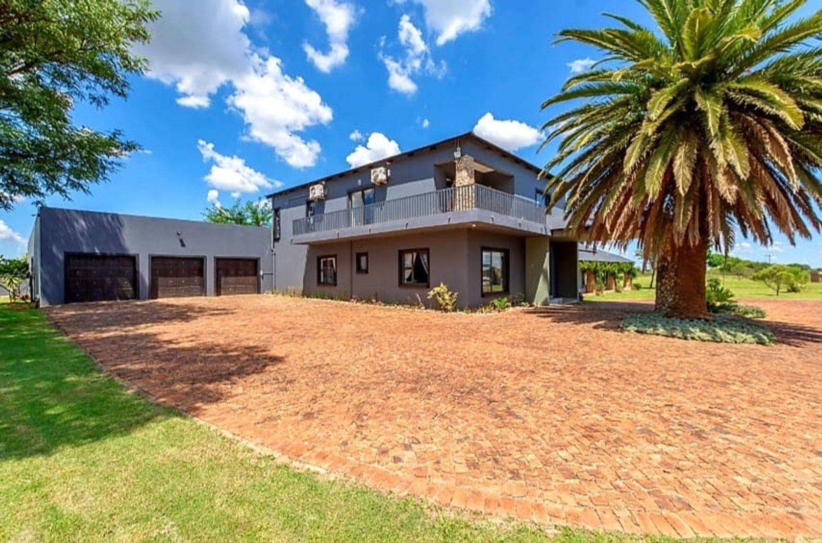 8 Bedroom House for sale in Tarlton P24112499977