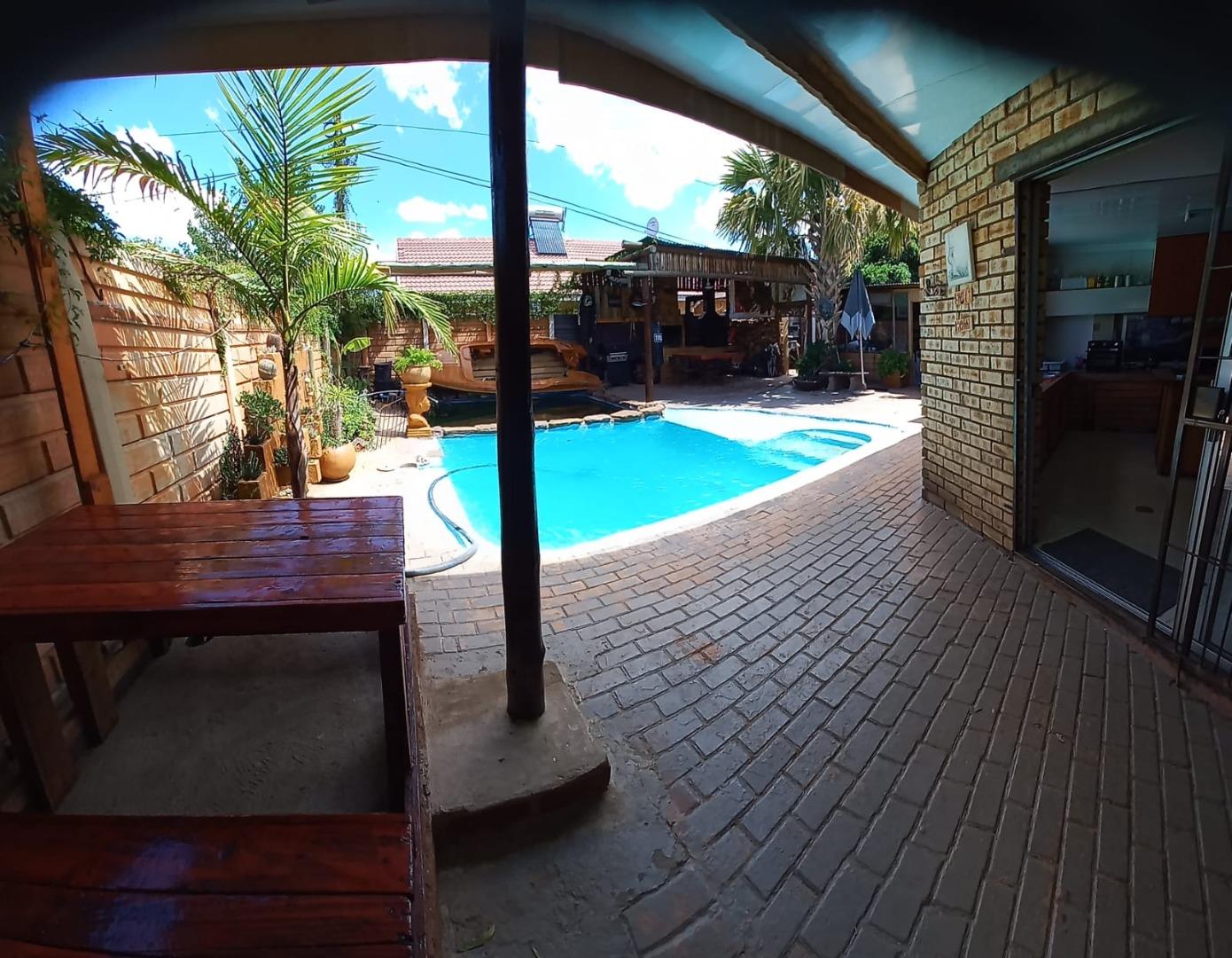 Verwoerdpark, Kimberley Property Houses for sale in Verwoerdpark, Kimberley