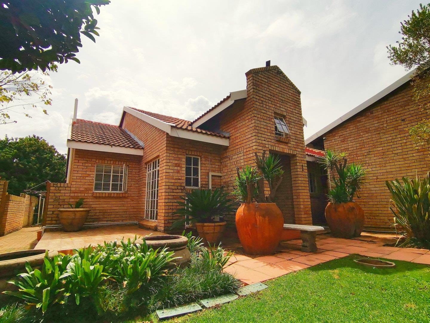 3 Bedroom Townhouse for sale in Van Der Hoff Park 5 Chopin Street, 1 Klarahof P24112501697