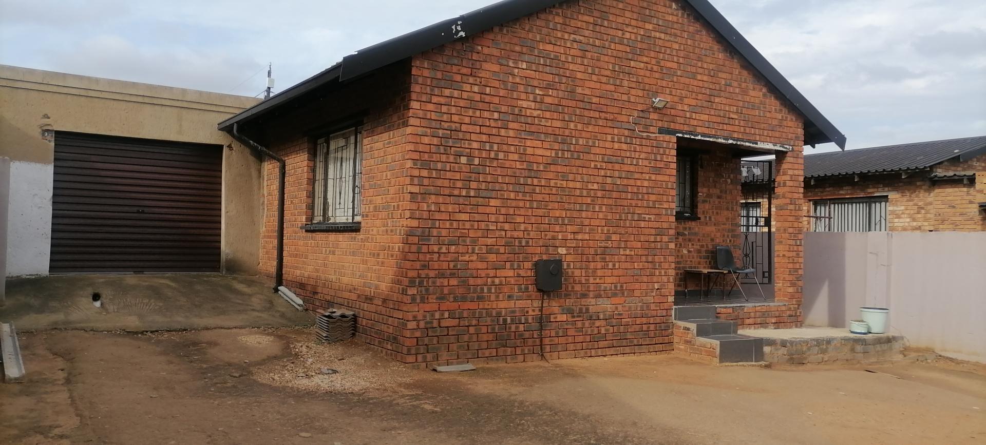 2 Bedroom House for sale in Ratanda P24112501788