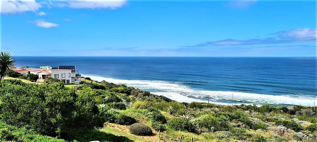 5 Bedroom House for sale in Dana Bay 32 P.mellifera Street P24