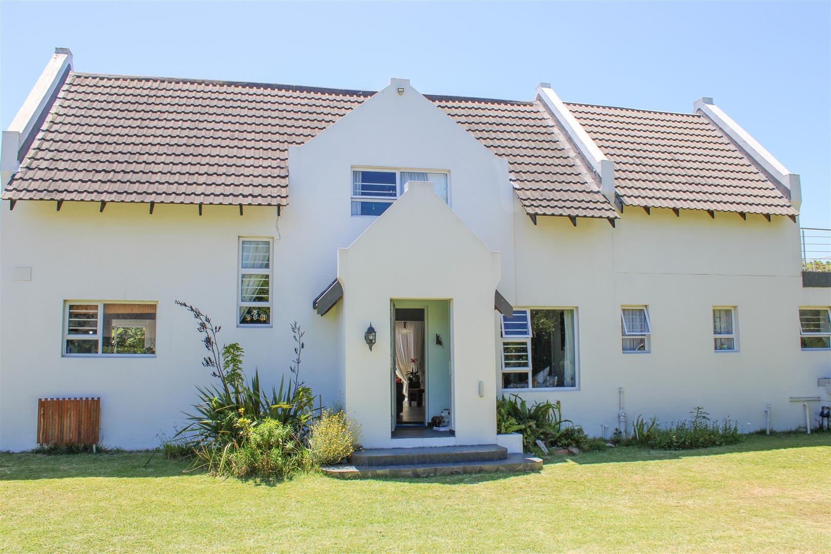 4 Bedroom House for sale in St Francis Bay Village P24112504330
