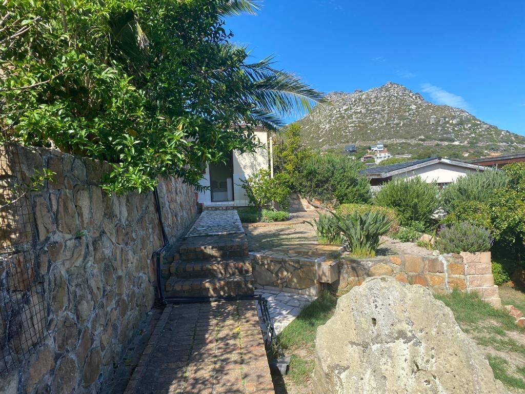 Clovelly Property Property and houses to rent in Clovelly