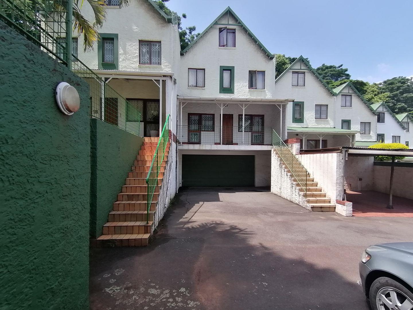 3 Bedroom Townhouse for sale in Manor Gardens P24112507407