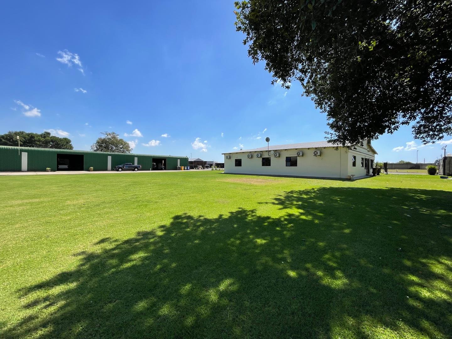 Commercial property for sale in Unitas Park P24112514161