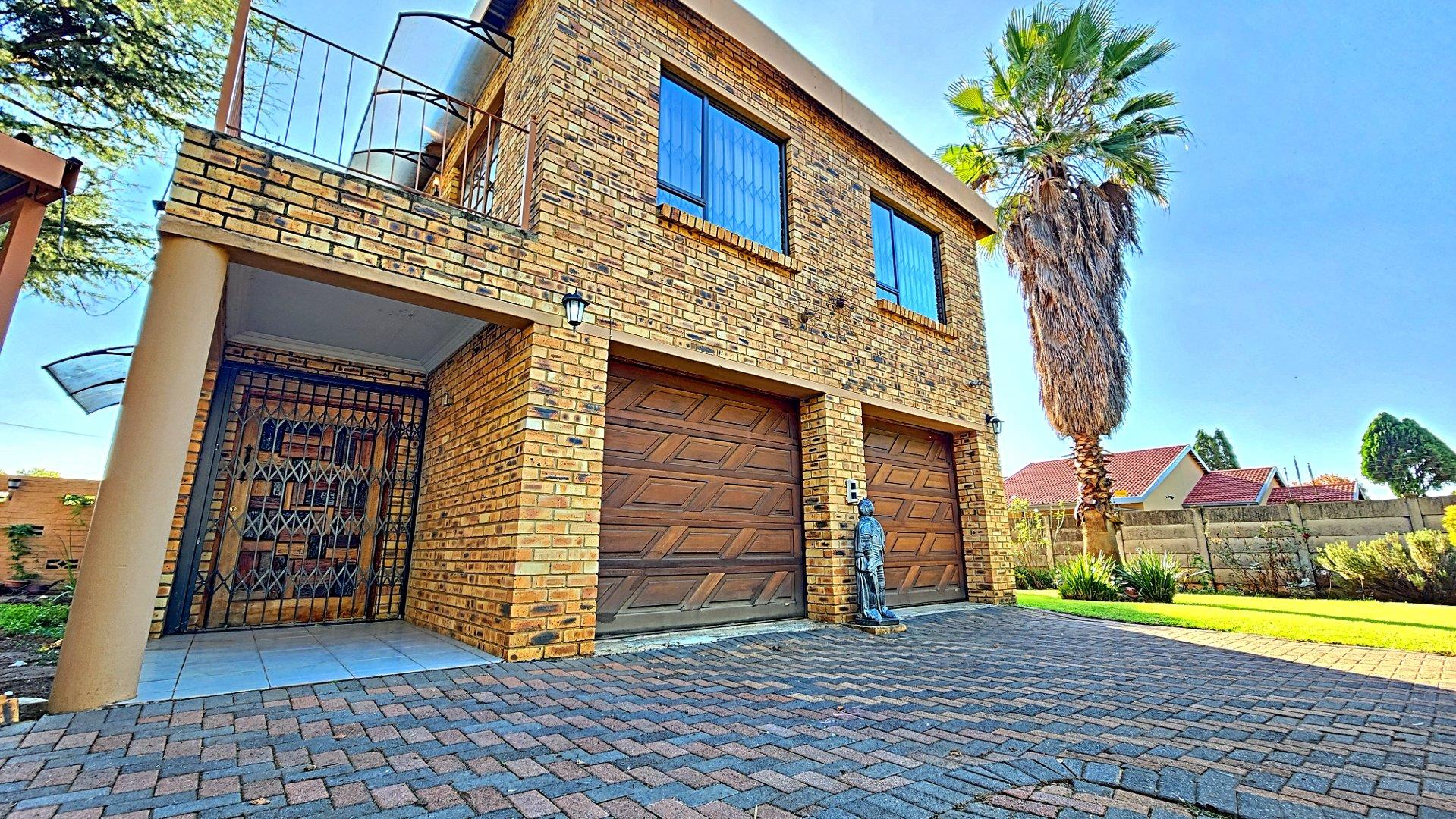 5 Bedroom House for sale in Golf Park 21 Akasia Avenue P24112517109