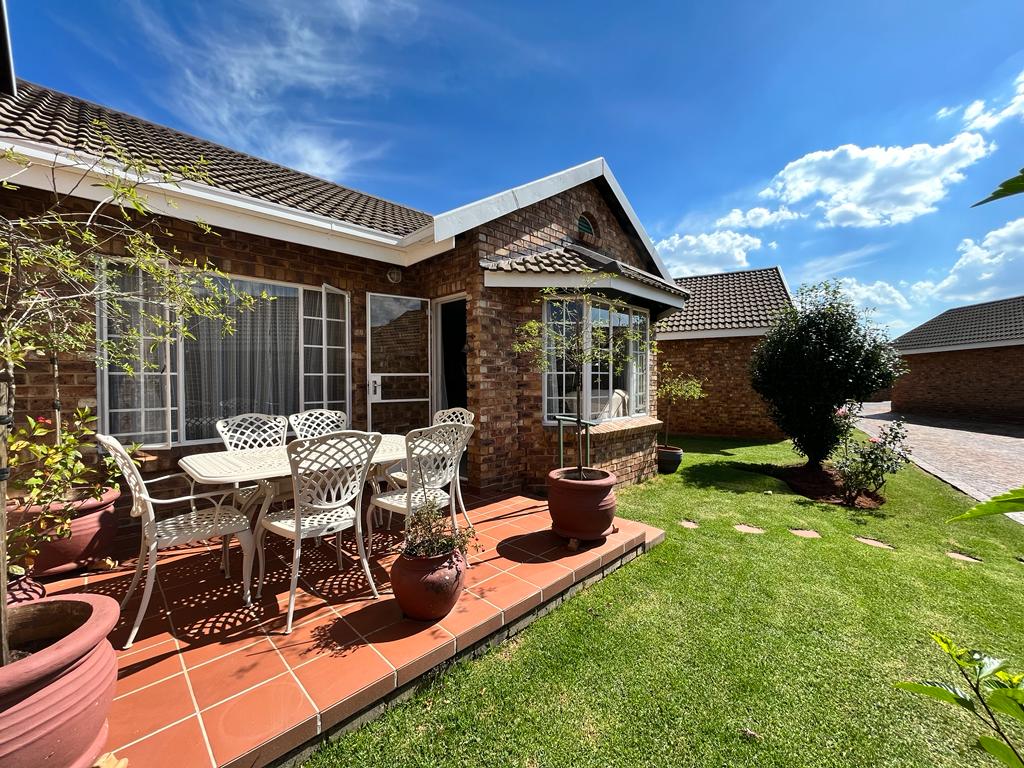 Oakdene, Johannesburg Property Property and houses for sale in Oakdene, Johannesburg