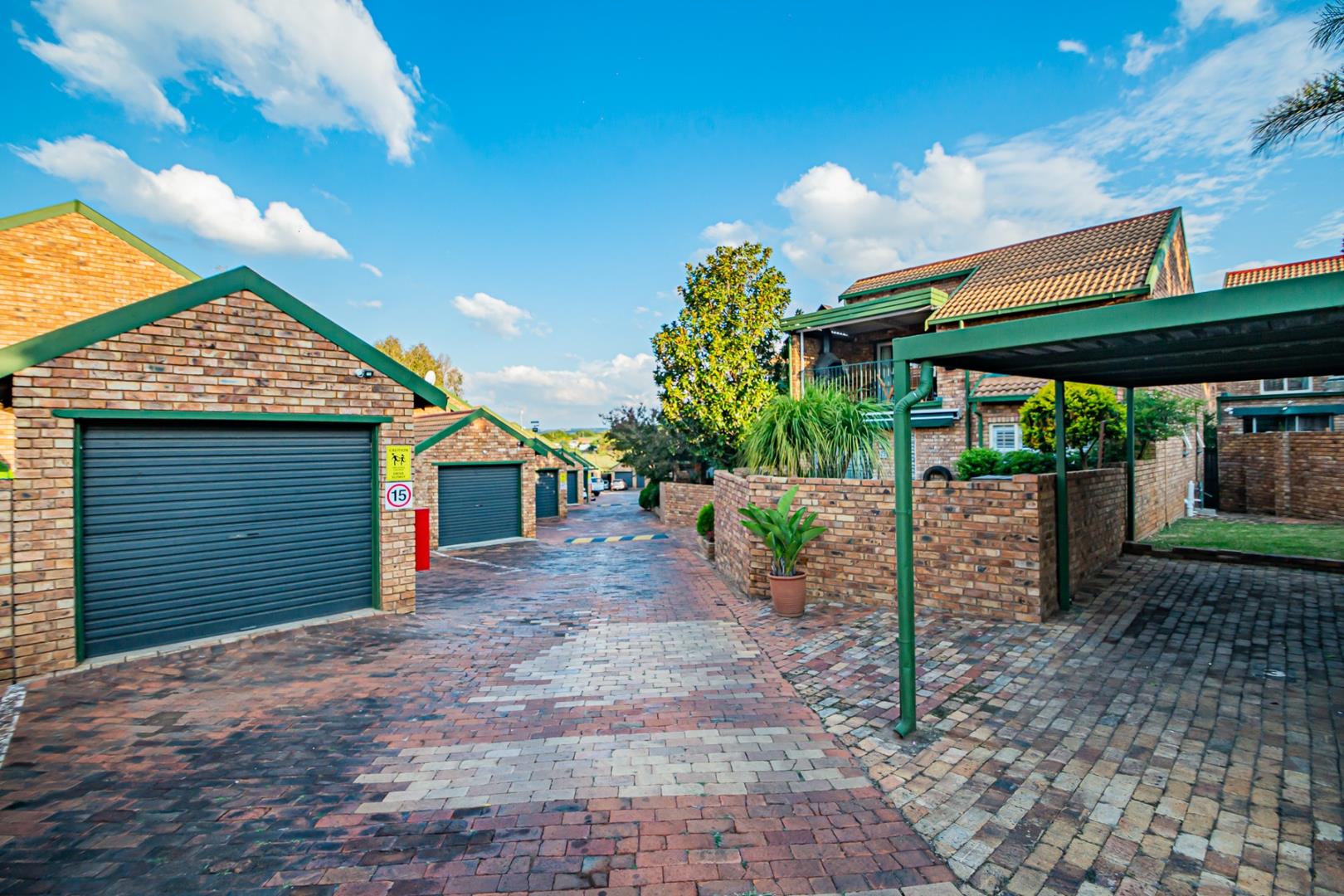 Moreleta Park Property Townhouses for sale in Moreleta Park