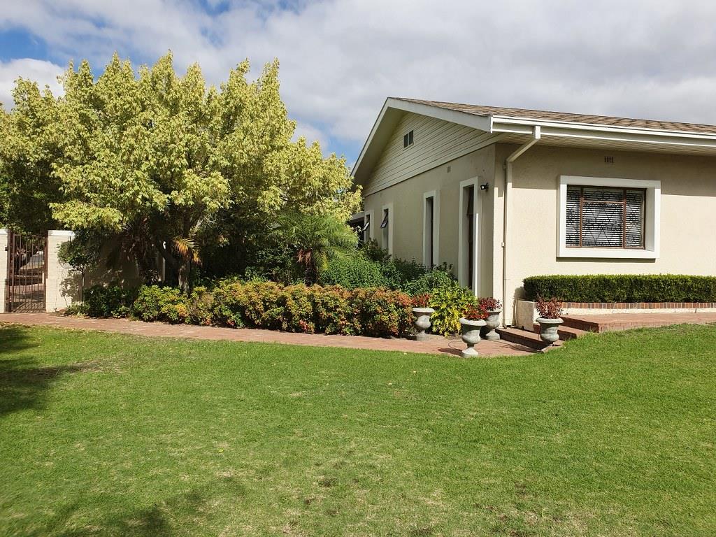 3 Bedroom House for sale in Langerug 18 Rabie Avenue P24108600496