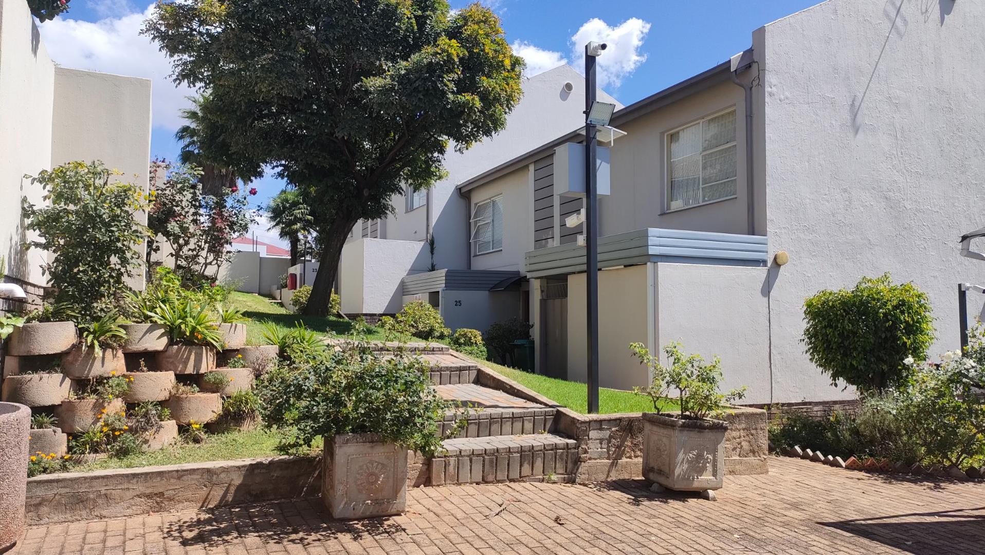 3 Bedroom Townhouse for sale in Bedford Gardens P24112583018