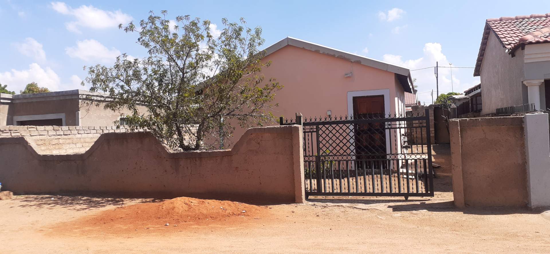 2 Bedroom House for sale in Soshanguve V P24112526552