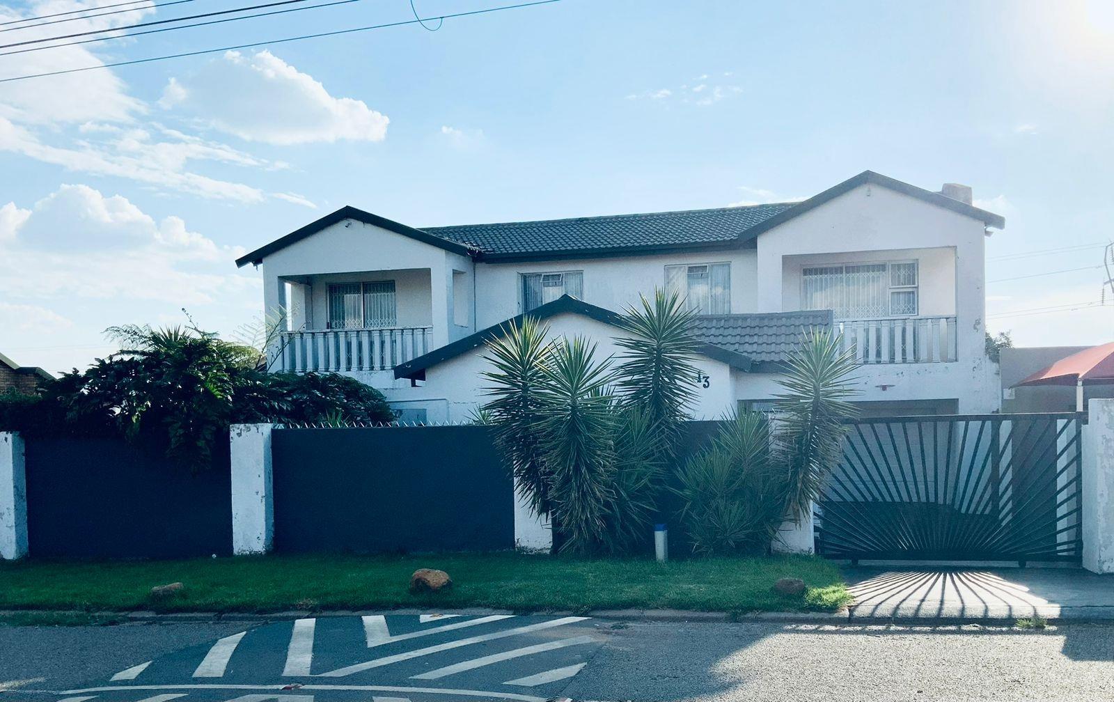 4 Bedroom House for sale in Eldorado Park P24112503953