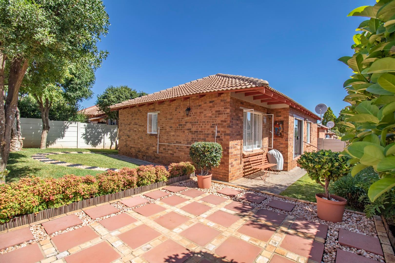 Honeydew Ridge Property Townhouses for sale in Honeydew Ridge