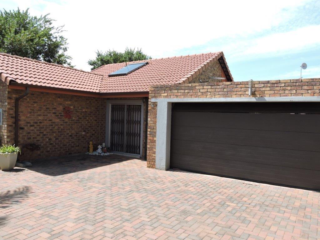 3 Bedroom House for sale in Pomona 33 Daingate, Main Road P24112530317