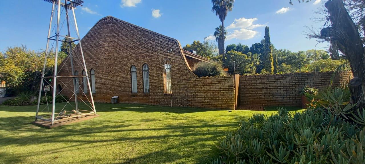 4 Bedroom House for sale in Flora Gardens P24112533088