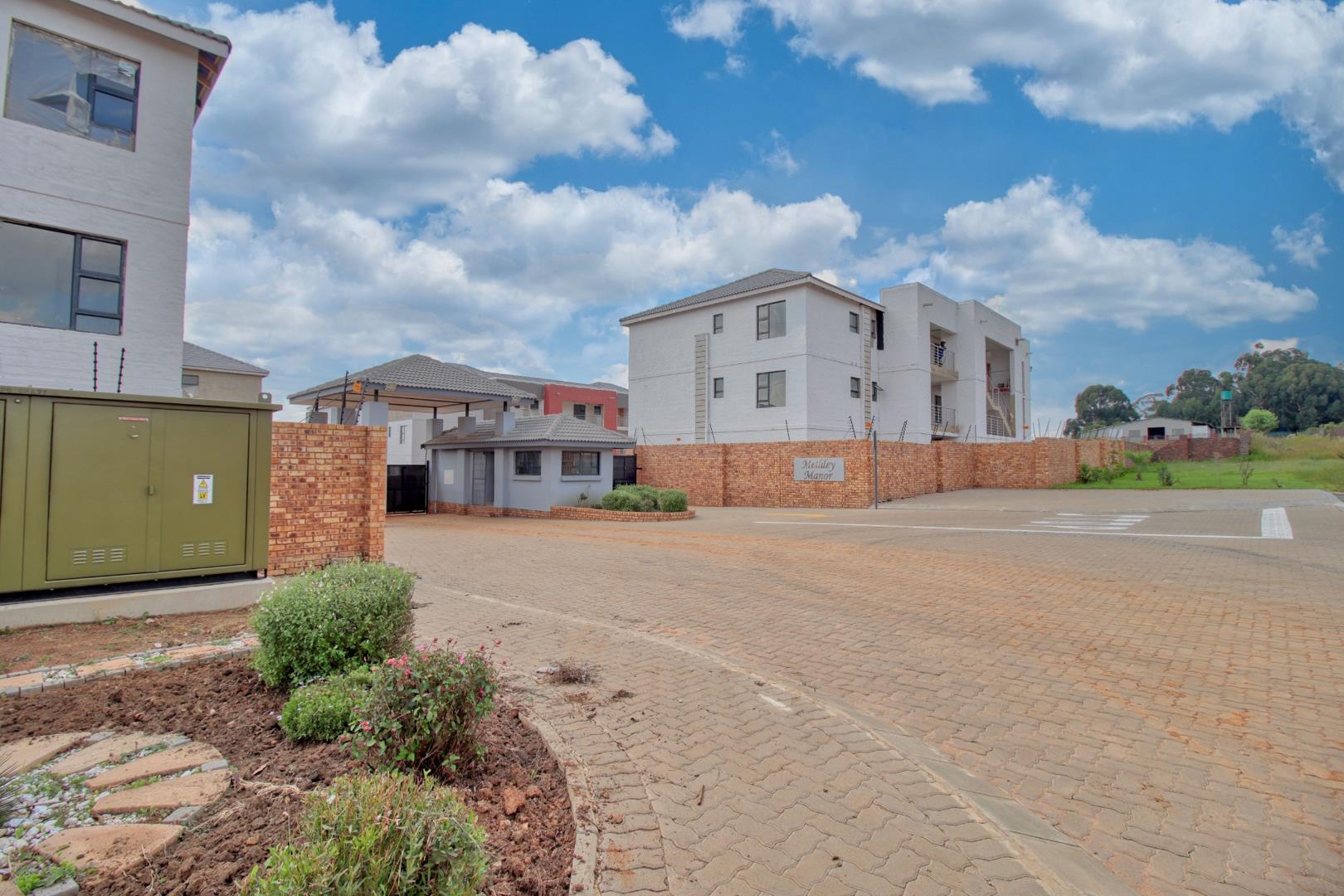 2 Bedroom Apartment / flat for sale in Pomona P24112535722