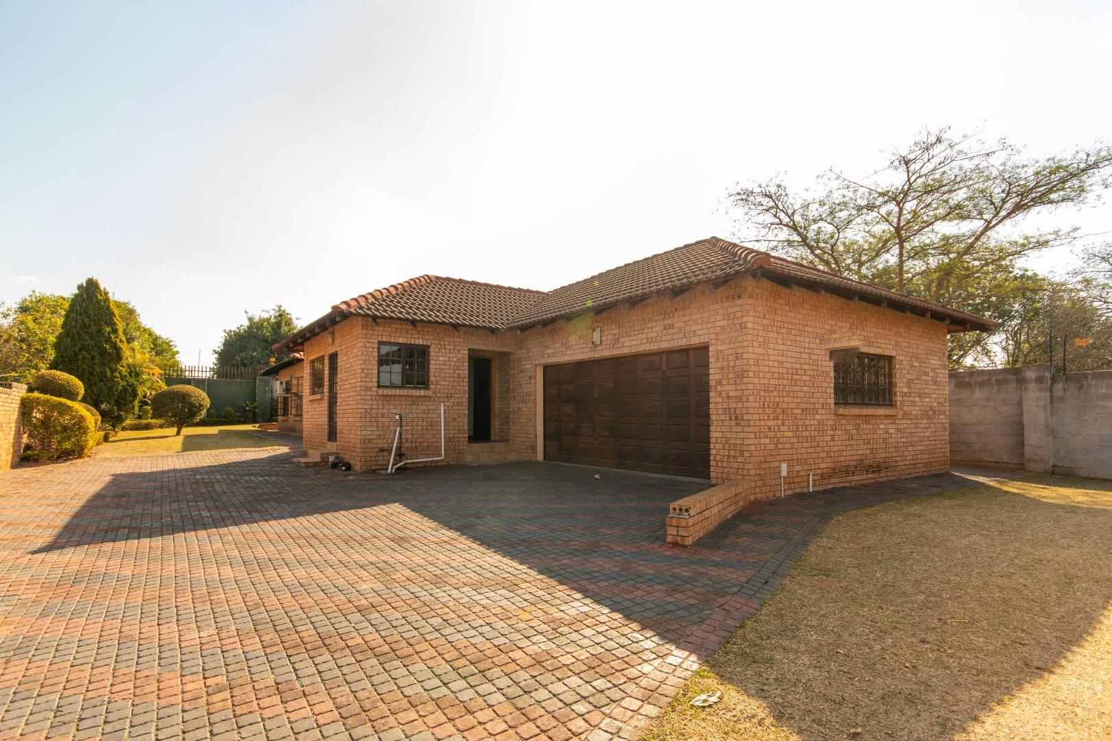 4 Bedroom House for sale in White River Ext 49 P24112536854