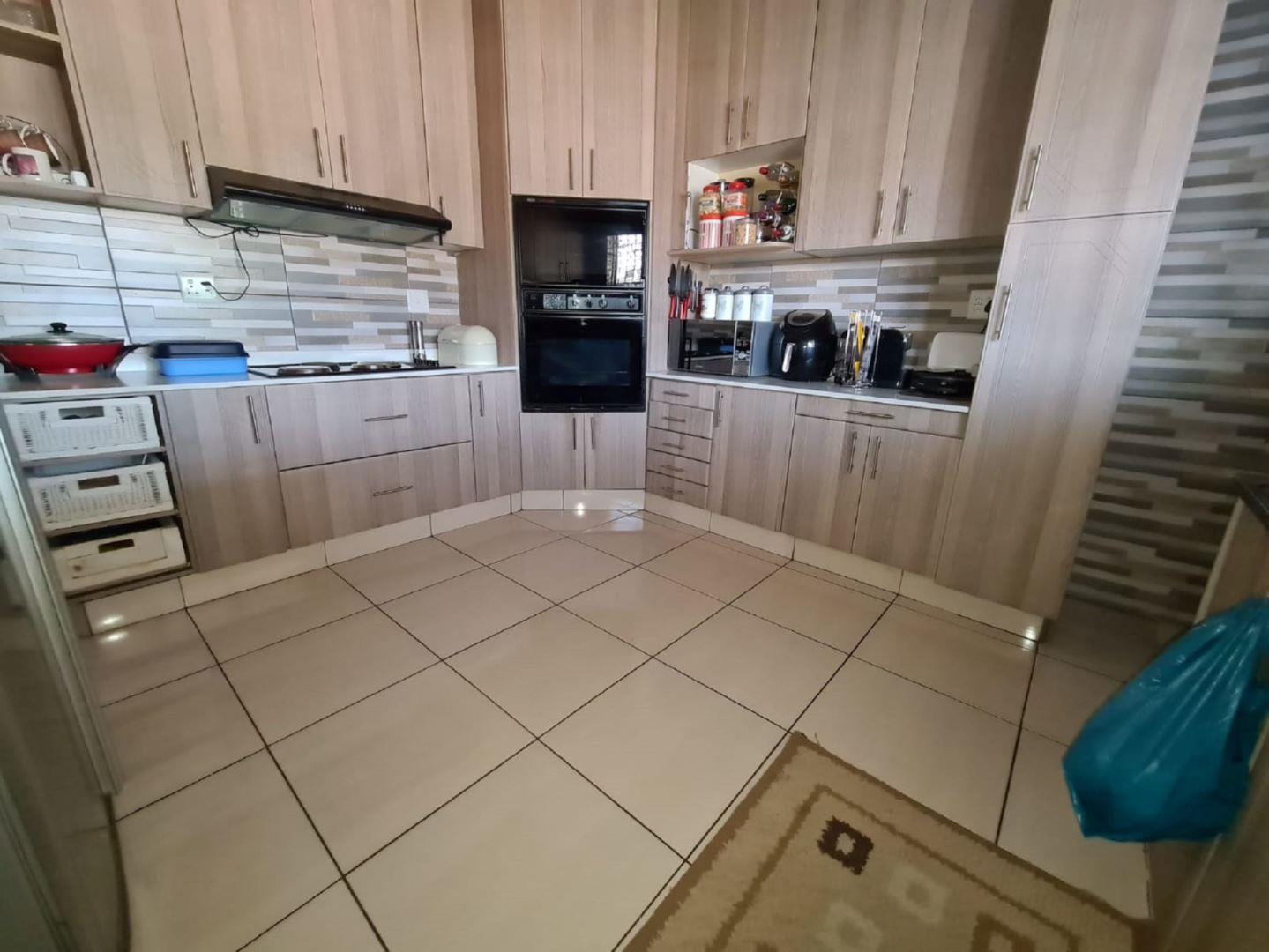 3 Bedroom House for sale in Brackenham P24112538614