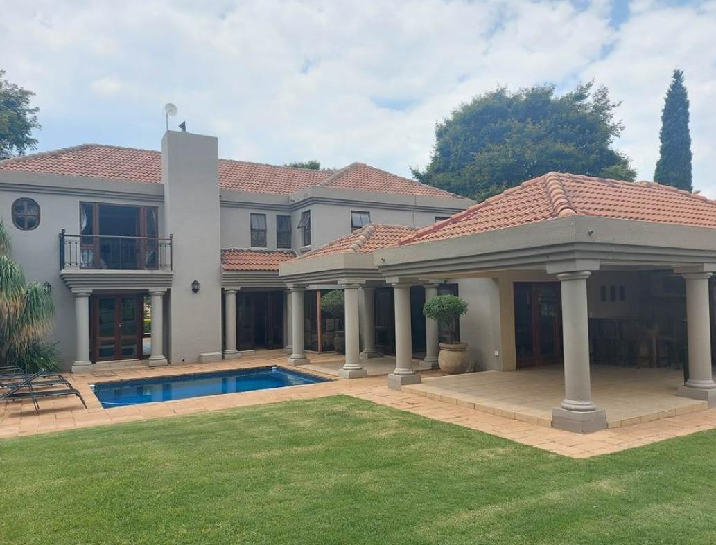 4 Bedroom House for sale in Woodhill Golf Estate P24114644678