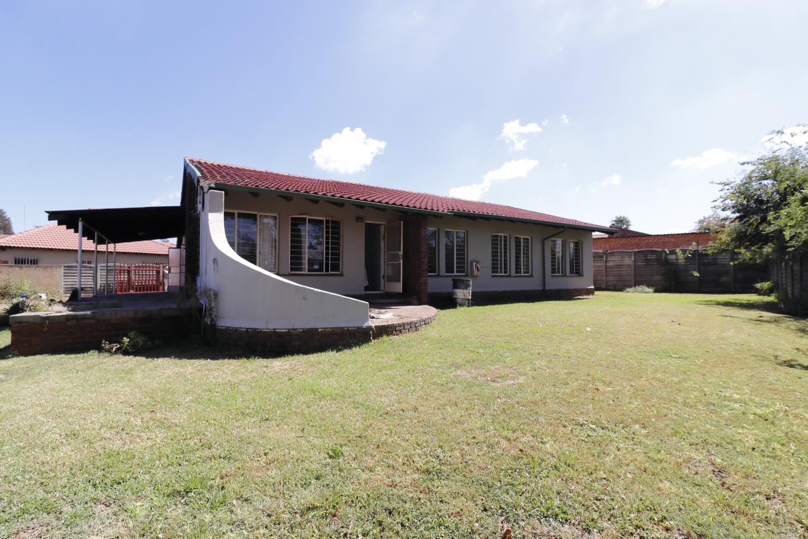 3 Bedroom House for sale in Dersley P24112539885