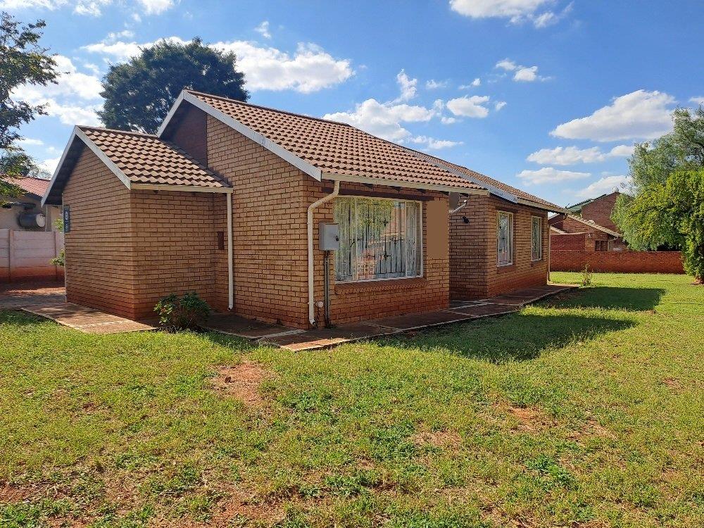 3 Bedroom House for sale in The Orchards 129655 Brink Avenue P24