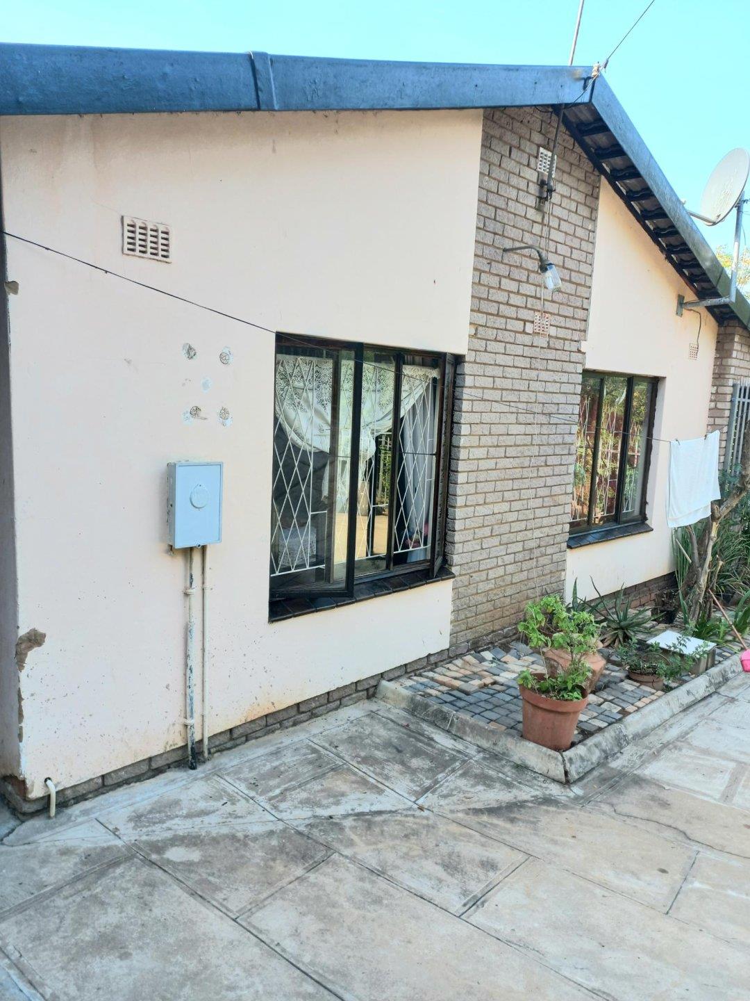 Newlands West Property Property and houses for sale in Newlands West