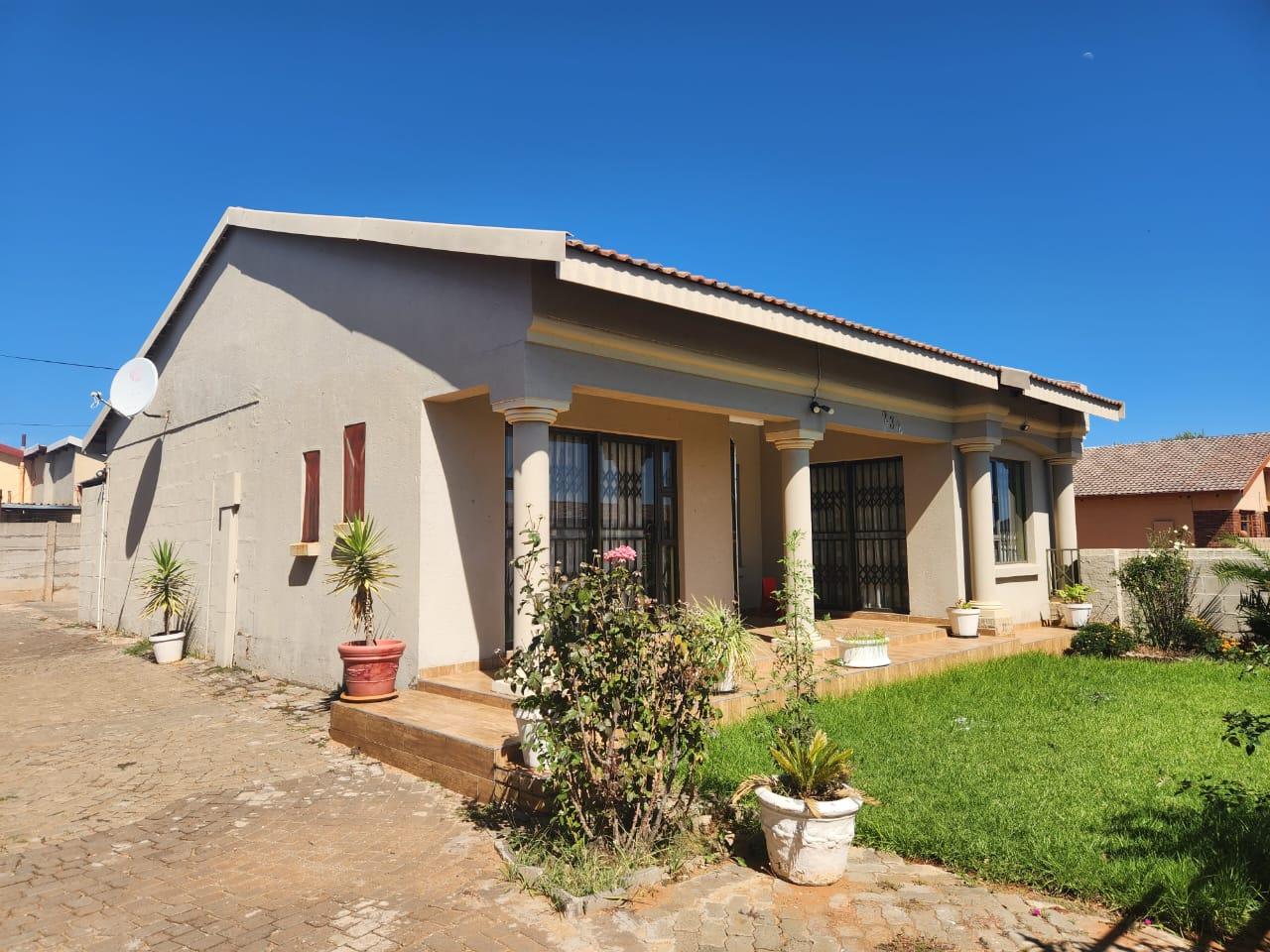 Ipopeng, Kimberley Property Property and houses for sale in Ipopeng, Kimberley