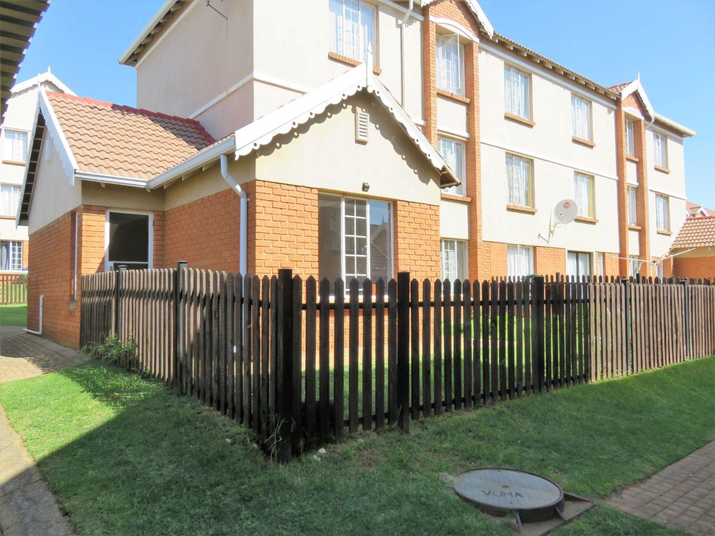 3 Bedroom Apartment / flat for sale in Terenure 49 Oranjerivier Drive