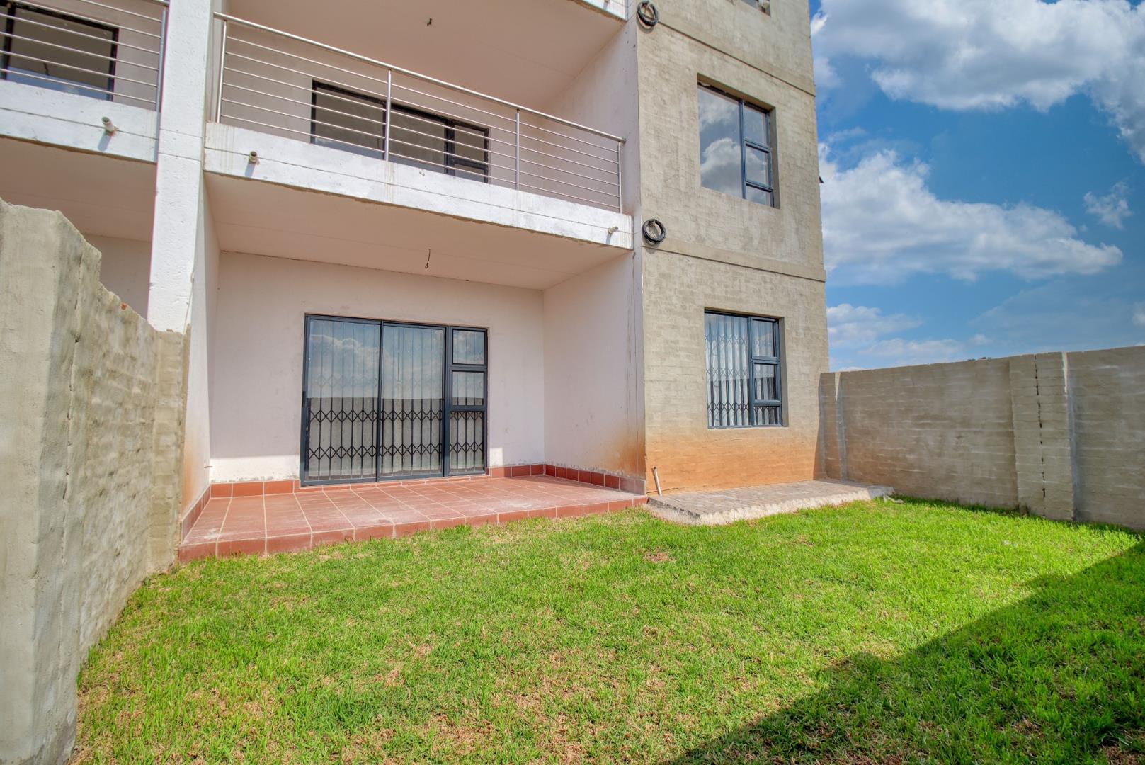 2 Bedroom Apartment / flat for sale in Pomona P24112548925