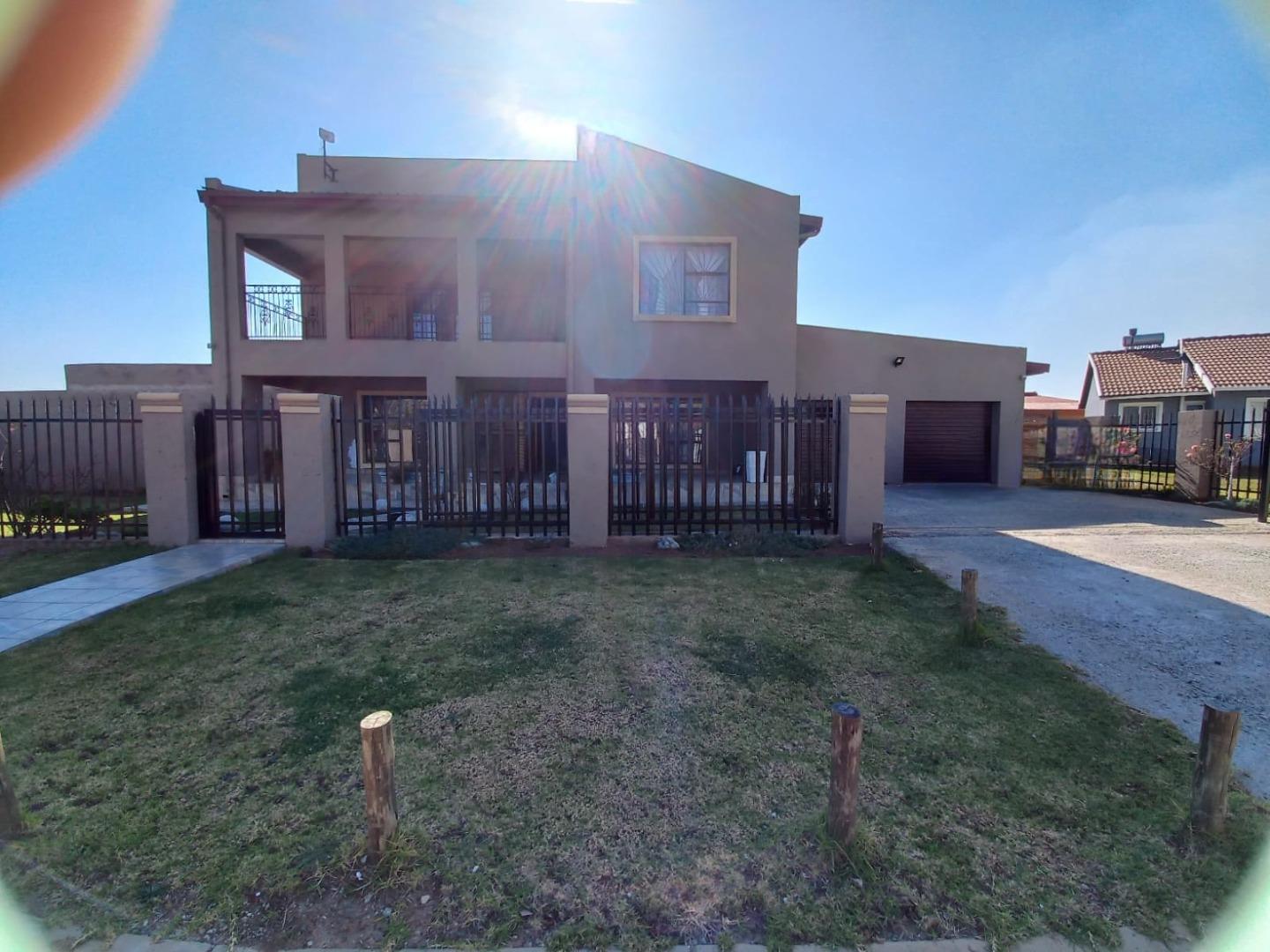 4 Bedroom House for sale in Geluksdal P24112552314