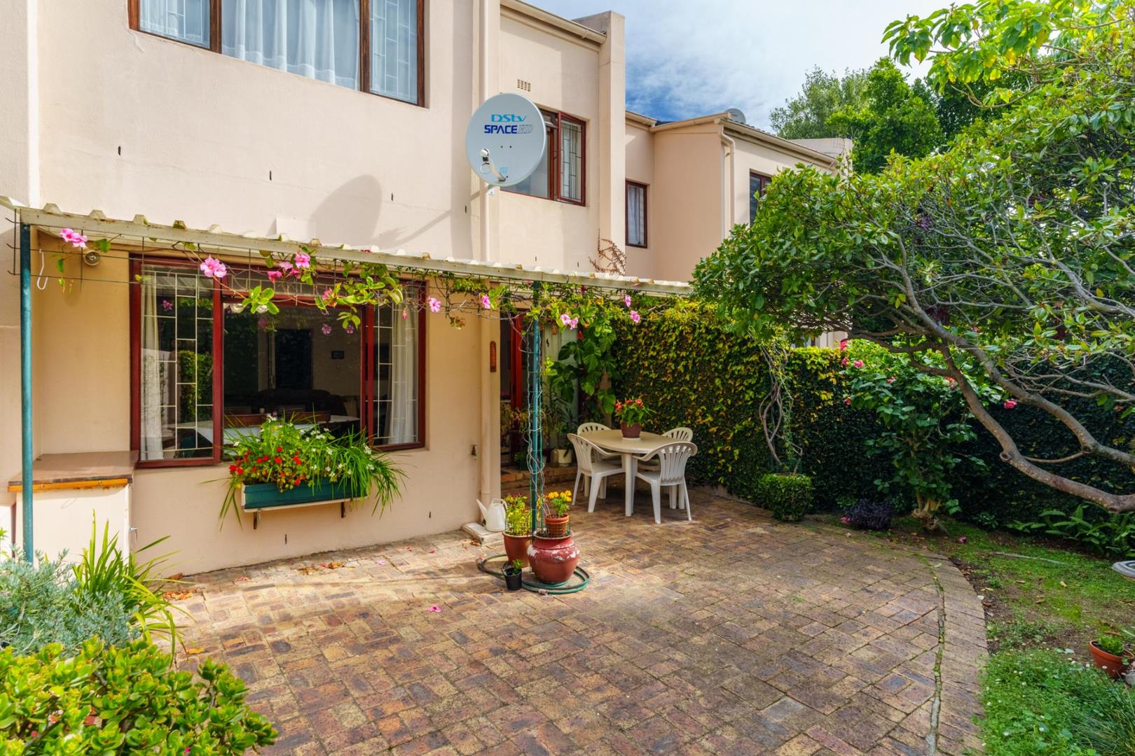 Claremont, Cape Town Property Townhouses for sale in Claremont, Cape