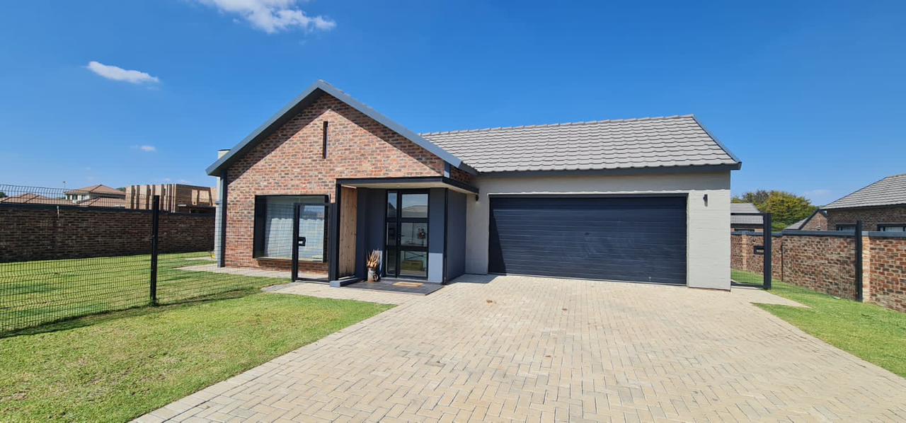 3 Bedroom House for sale in Waterberry Estate P24112555862