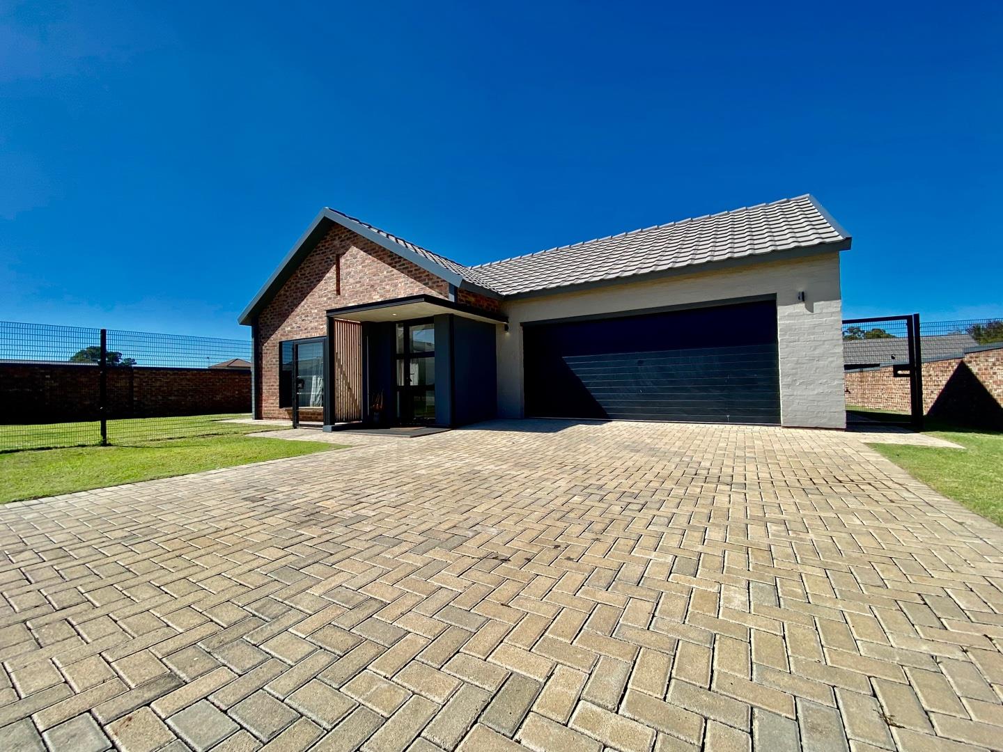 3 Bedroom House for sale in Waterberry Estate P24112556423