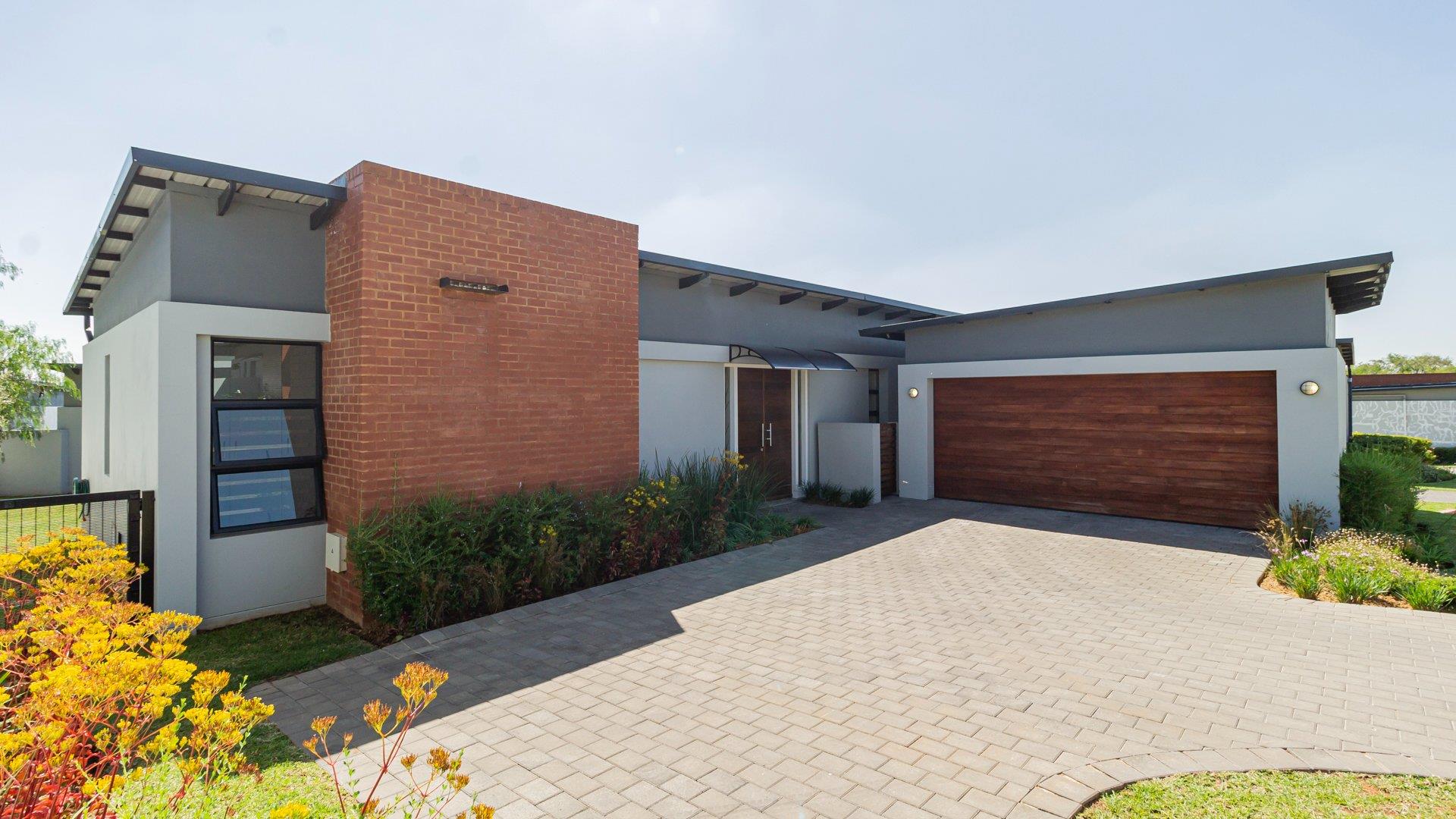 3 Bedroom House for sale in Jackal Creek Golf Estate P24112502239